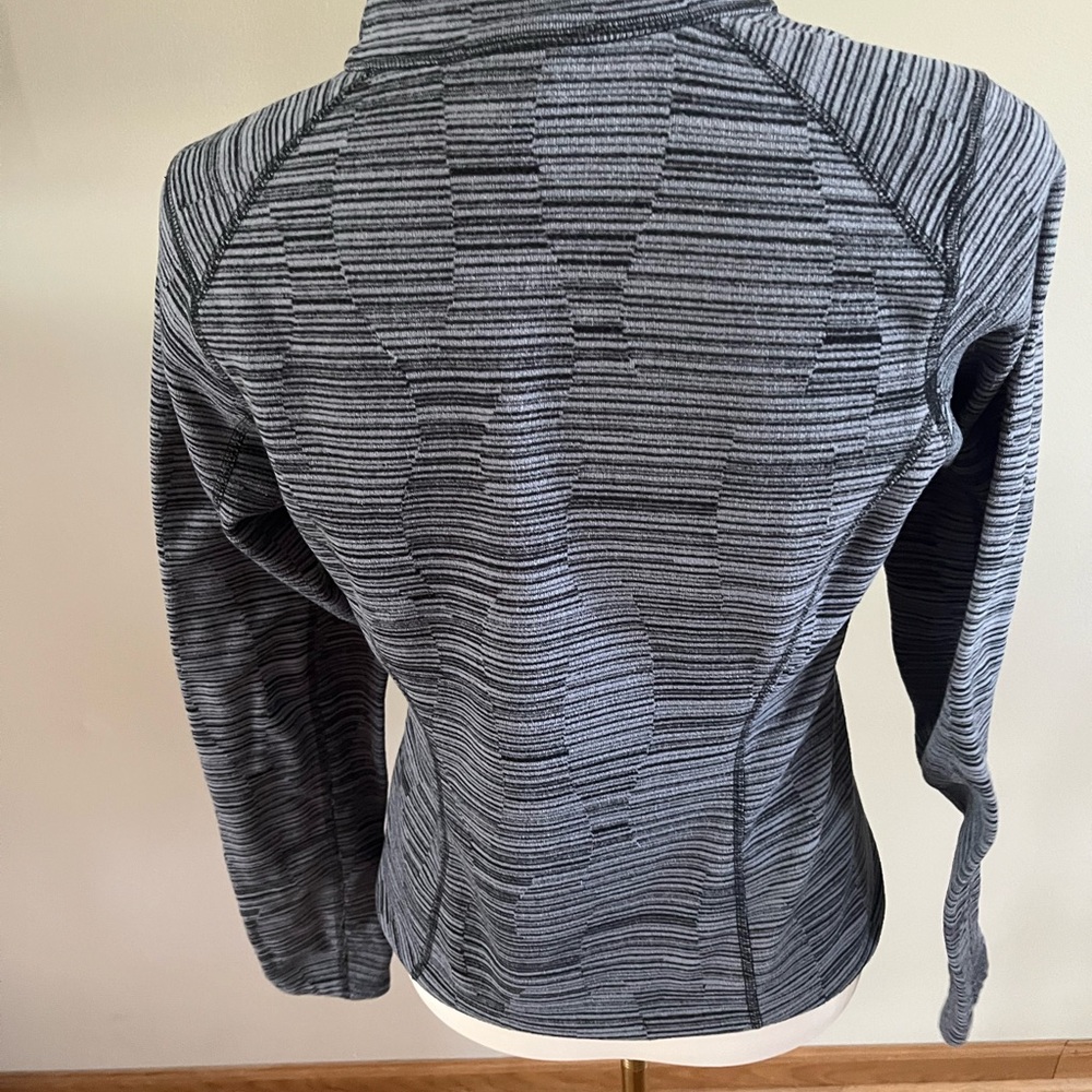 The North Face Women’s blue with gray Pull Over, Quarter Zip, Small - Picture 4 of 6